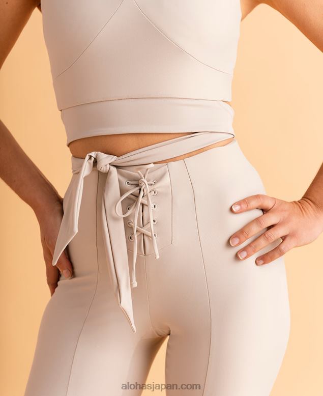 Alohas42TFH756 女性 プチクロス - ベージュショートパンツ