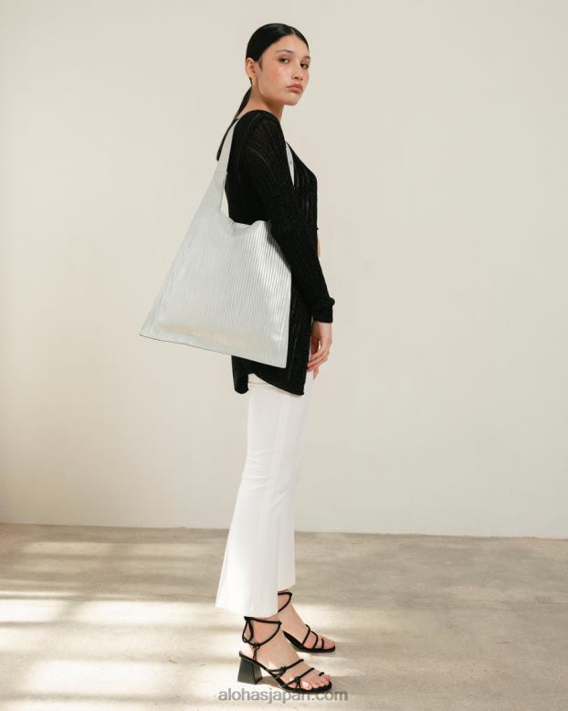 Alohas プリーツシマーシルバー 42TFH1072 女性 l プリーツ シマー - シルバー レザー ハンドバッグ