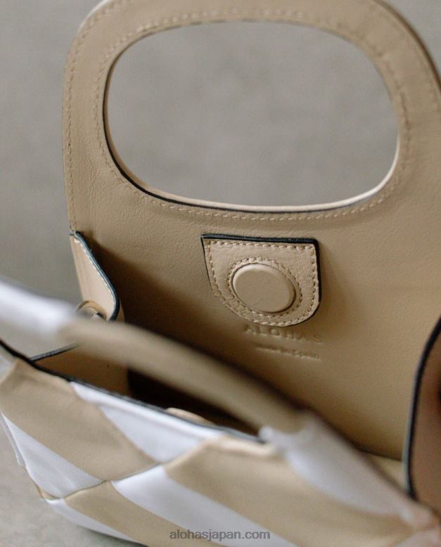 Alohas スカッキ ストーン ベージュ アイボリー 42TFH1099 女性 a scacchi - ベージュとクリーム色のチェック柄ハンドバッグ